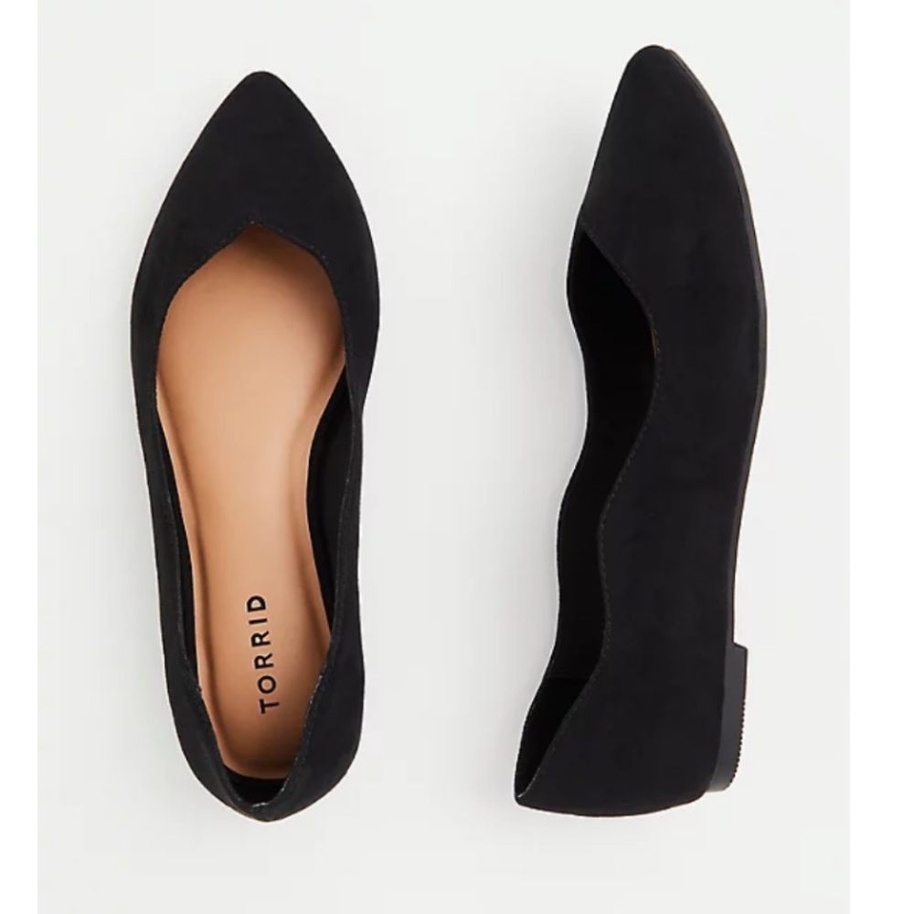 TORRID BLACK FAUX SUEDE SCALLOPED POINTED TOE FLAT 8 (WW)